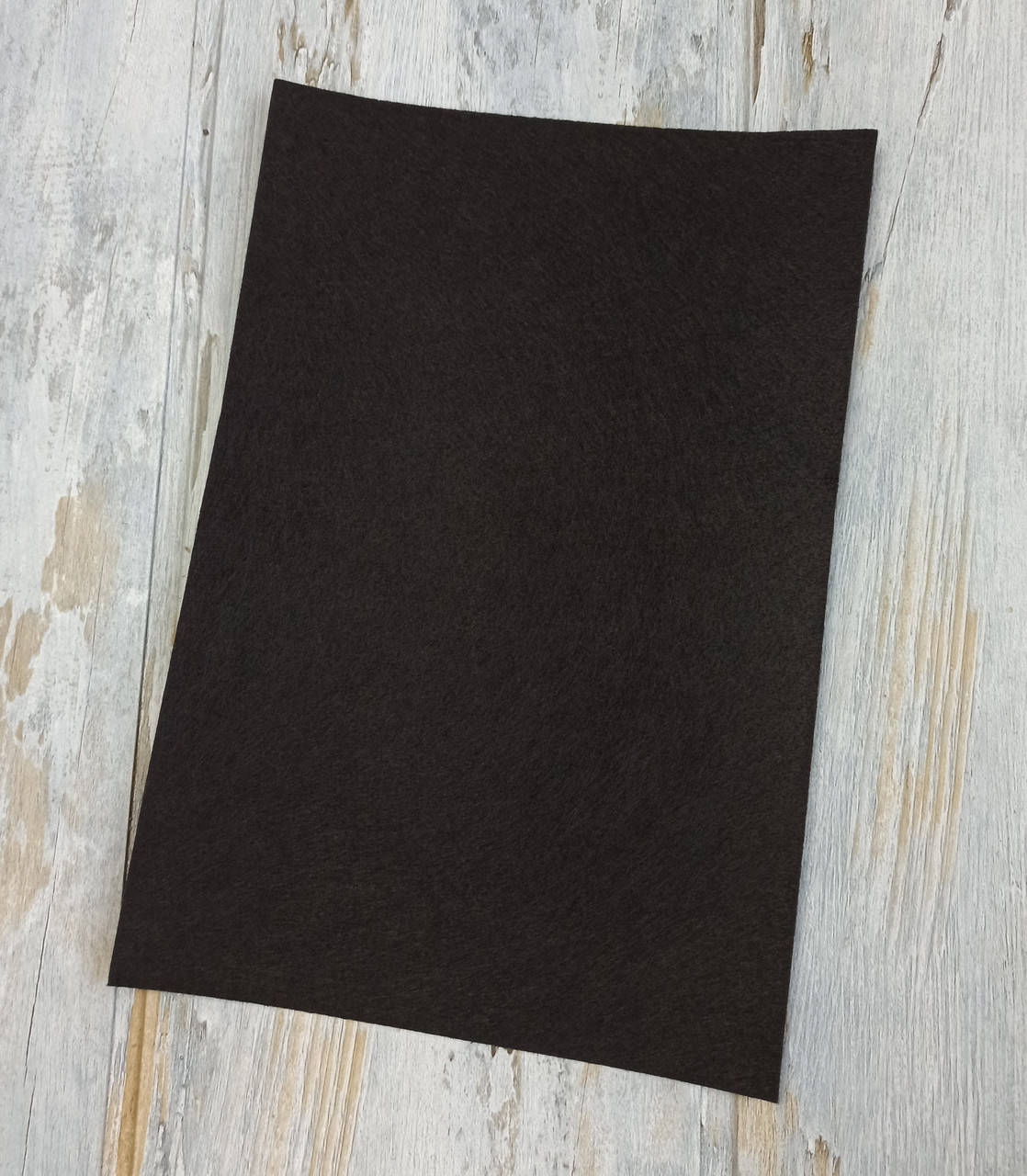 

Фетр листовой Royal Felt Жесткий Чёрный Лист А4 20 см х 30 см 1 мм Тайвань