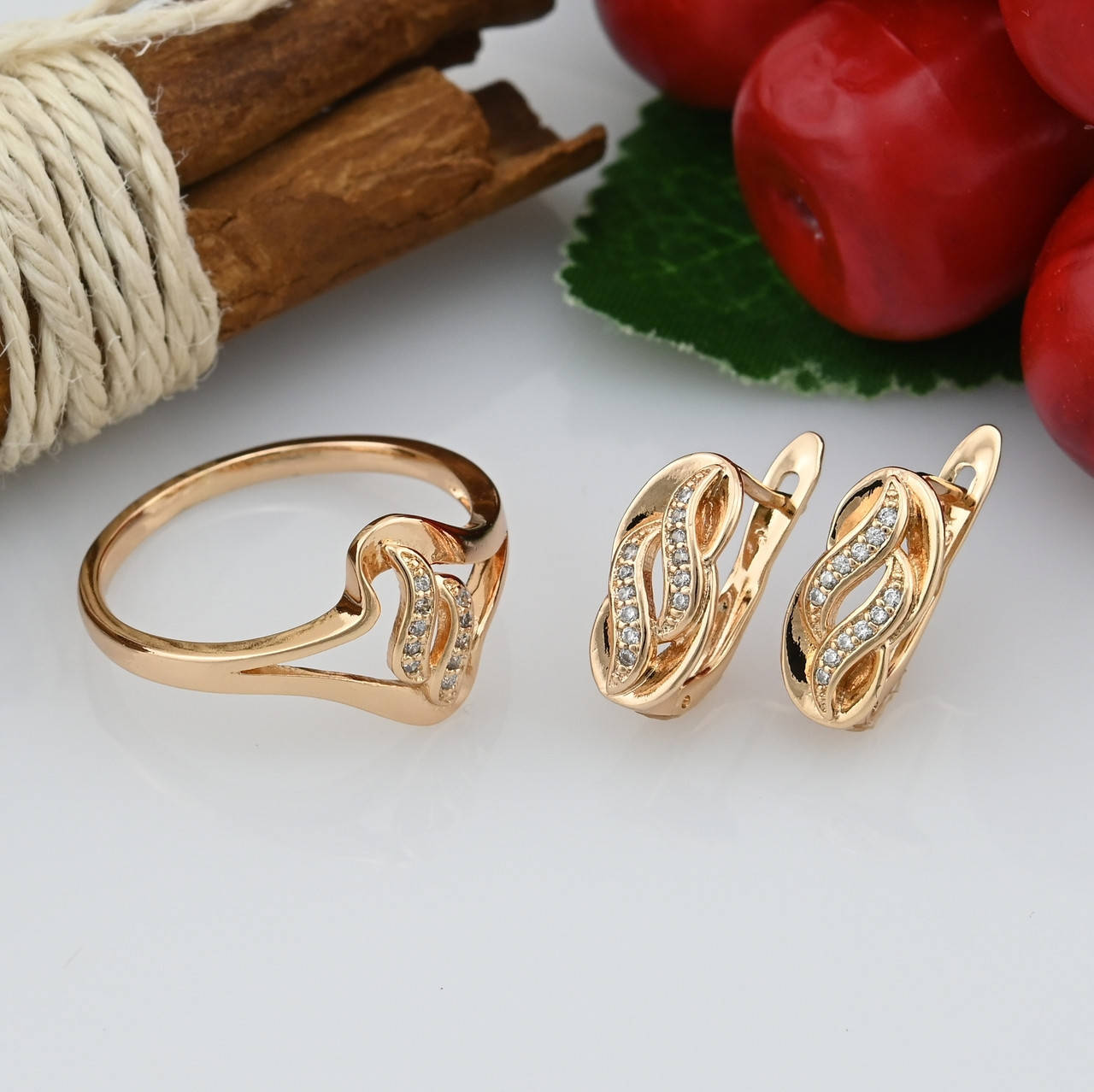 

Набор Xuping 64625 кольцо + серьги 14х8 мм белые фианиты позолота 18К размер 16