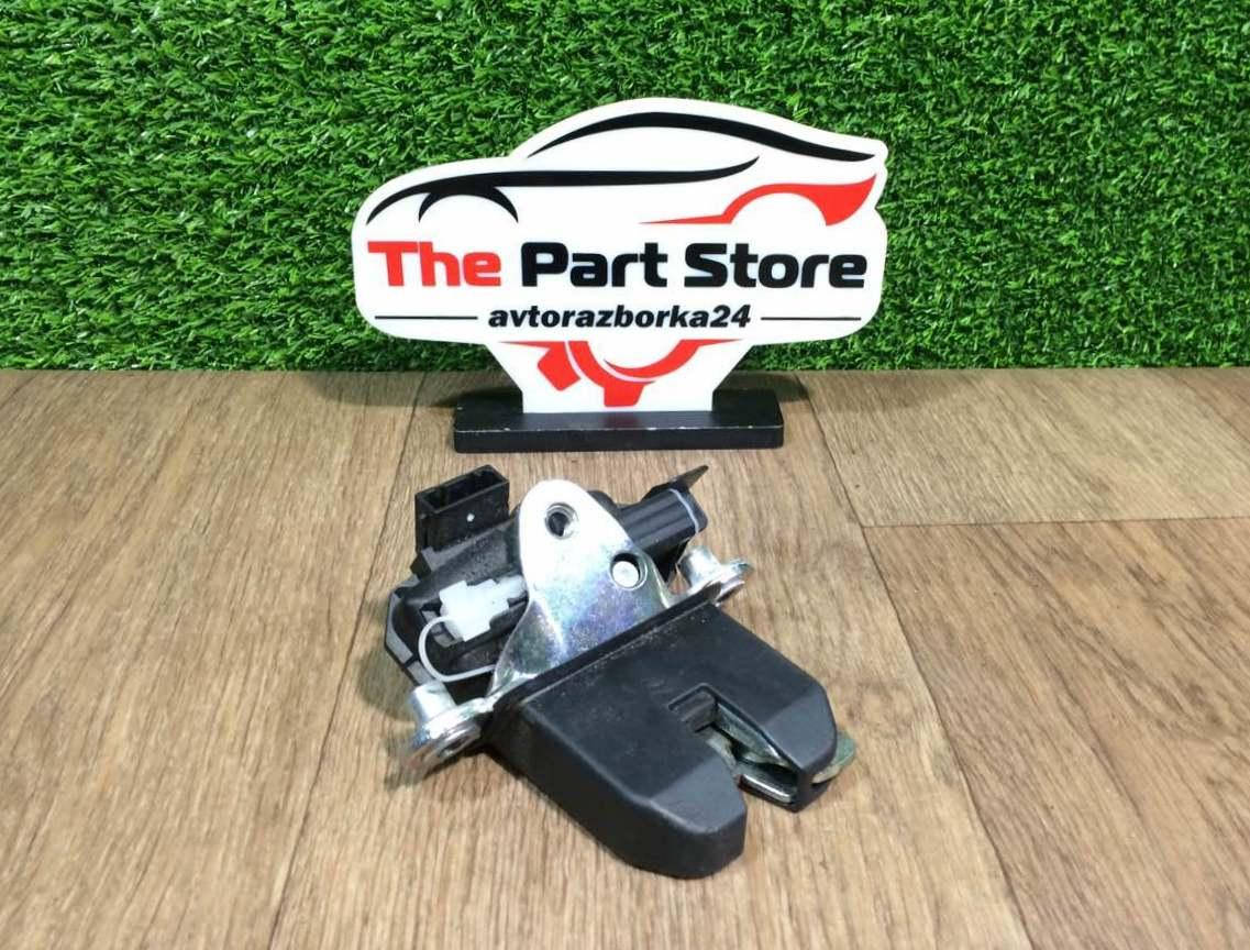 

Замок крышки багажника Skoda Fabia Шкода Фабия 2007-2014, 5J0827501C