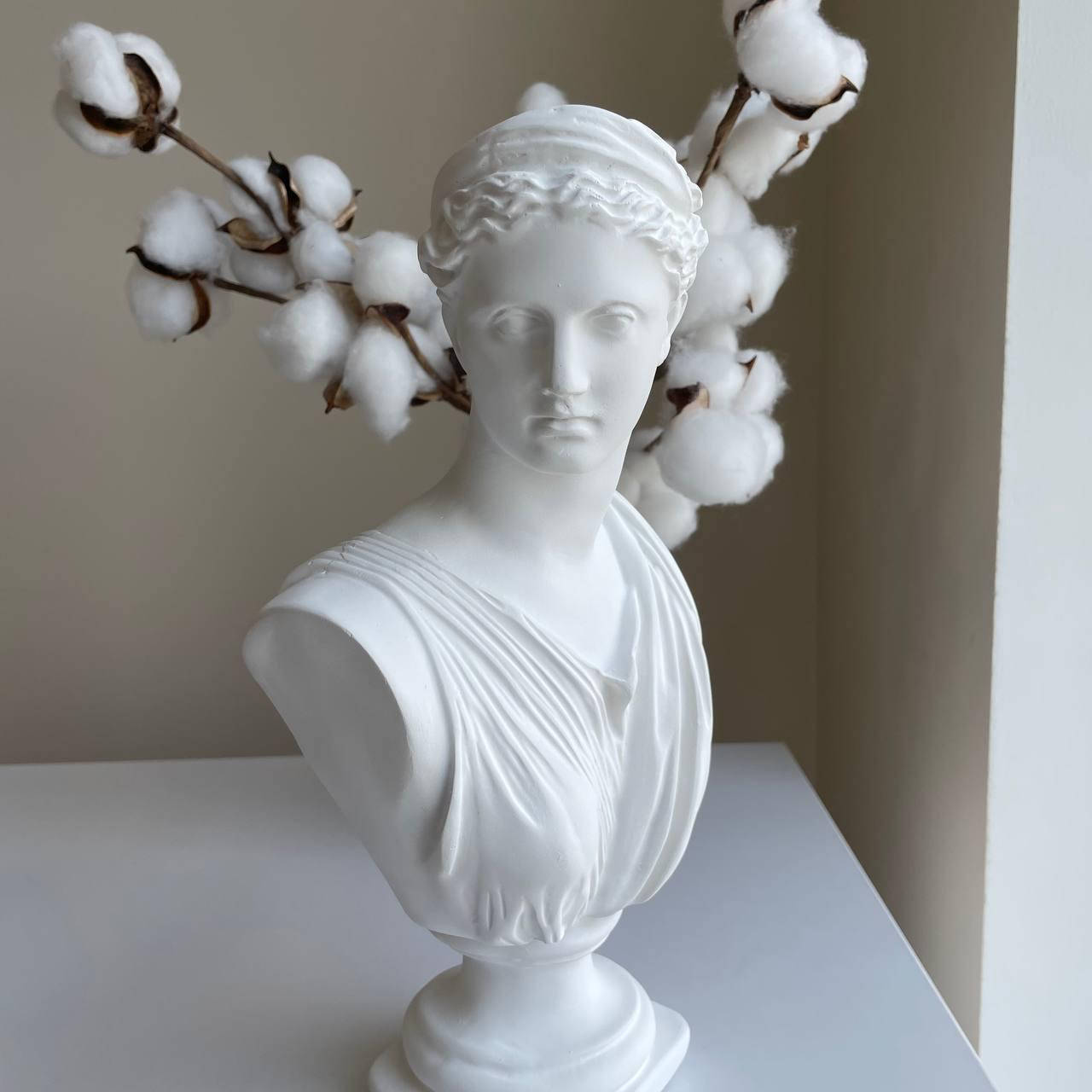 

Гипсовый большой бюст Дианы Версальской 31 см, Белый
