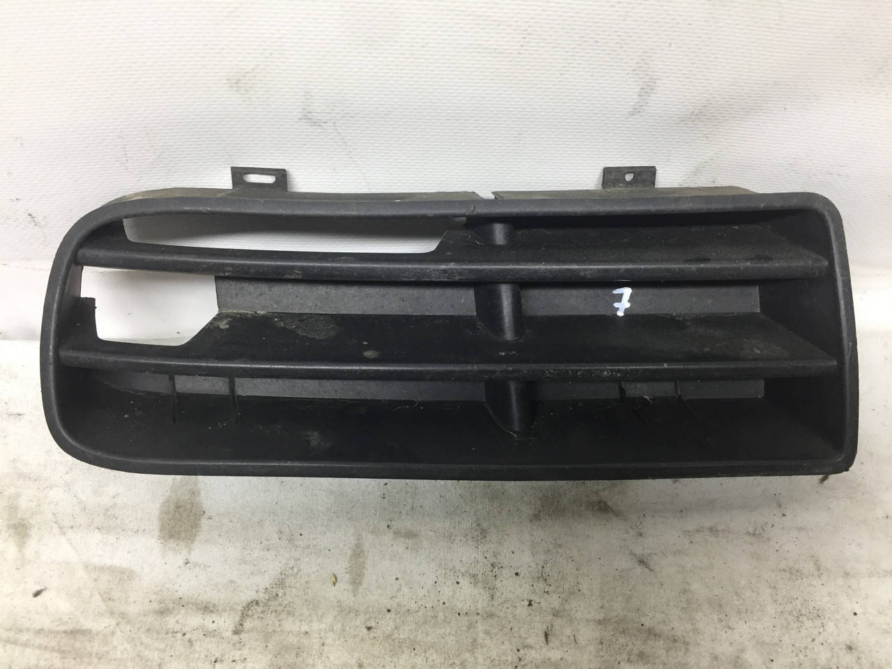 

Решетка бампера левая VW Golf 4 1J0853665B