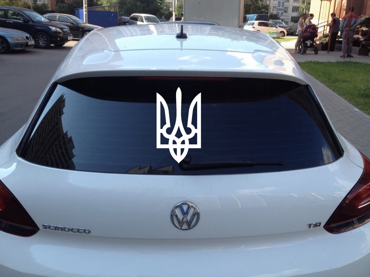 

Наклейка на авто «Тризуб»