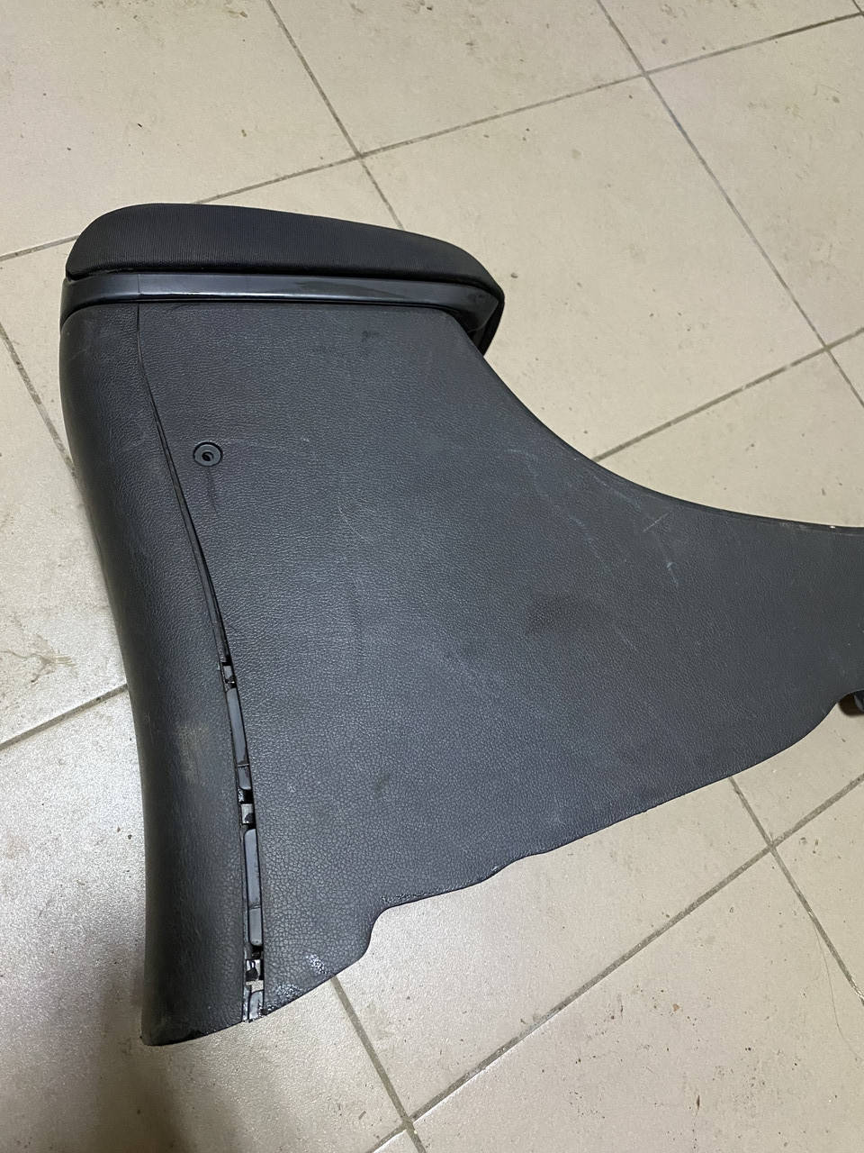 

Подлокотник центральная консоль Hyundai Accent 2011-2017 84612-1R000