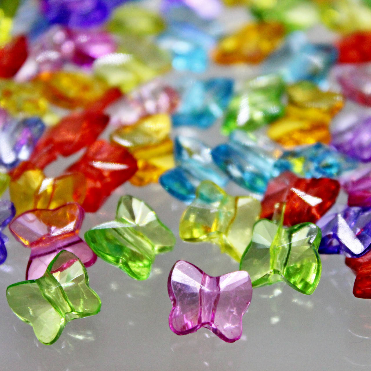 

Акриловые бусины-бабочки.Размер 10х9mm (микс цветов).Упаковка 10шт