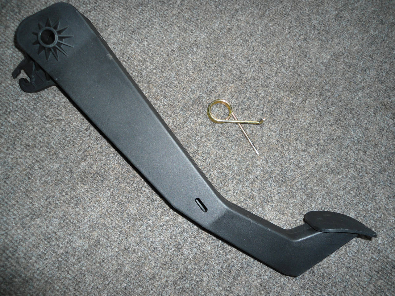 

Педаль сцепления Fiat Ducato 1307107080, 2127 A4