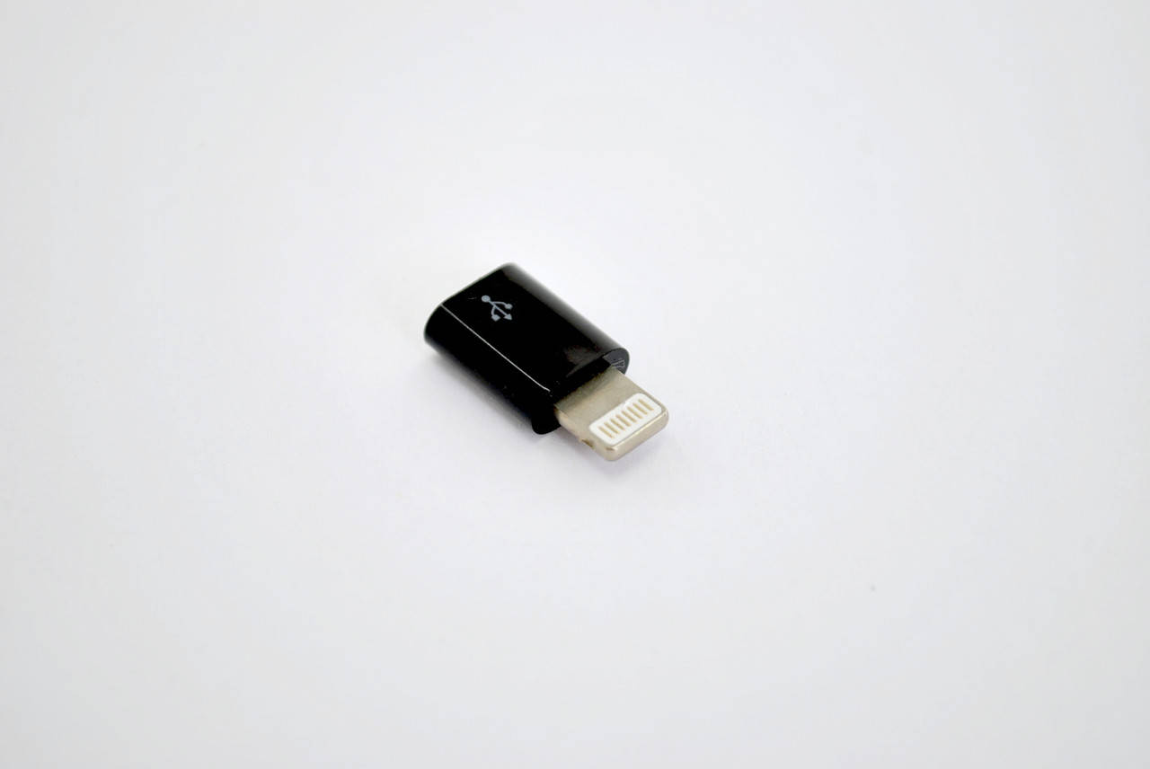 

Переходник с Micro USB мама на Lightning папа черный (тех, пакет)