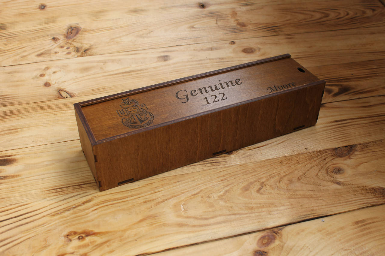 

Деревянная коробка для ножа.