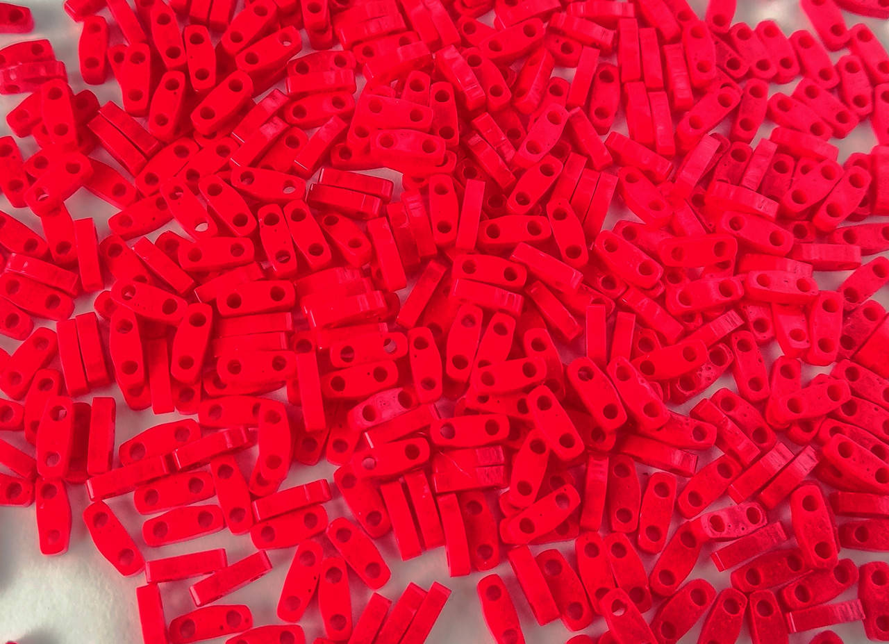 

Японський бісер Miyuki Quarter Tila QTL0408 Opaque Dark Red