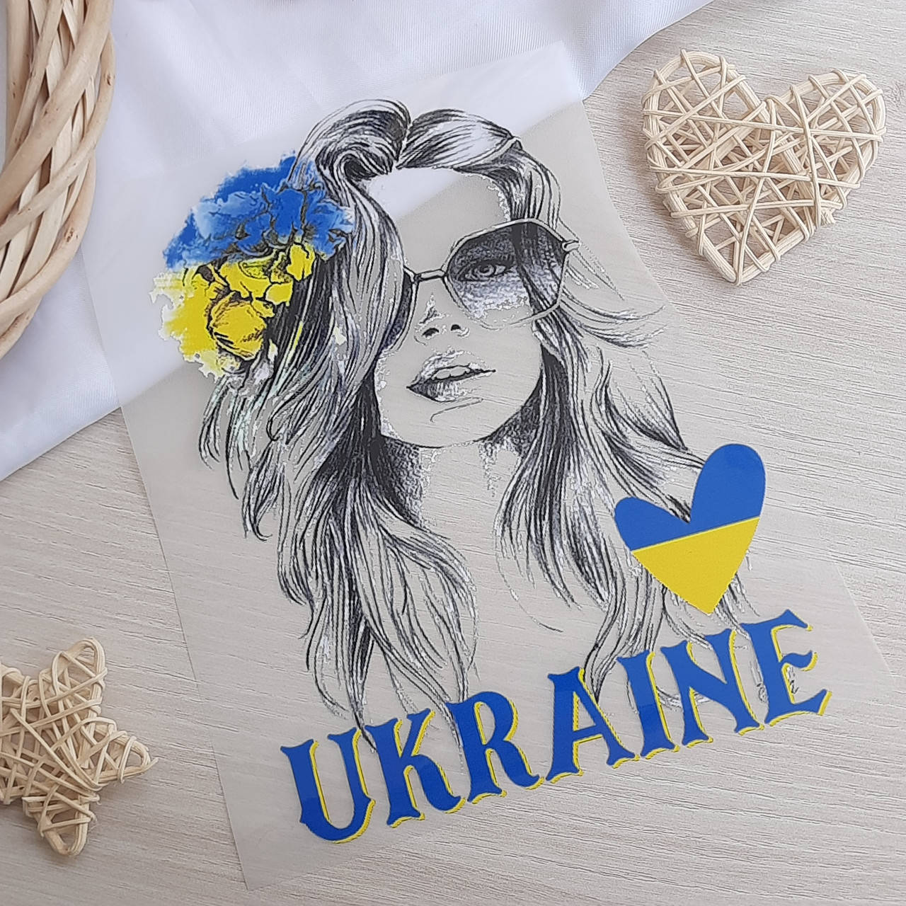 

Термотрансфер Дівчинка в окулярах UKRAINE
