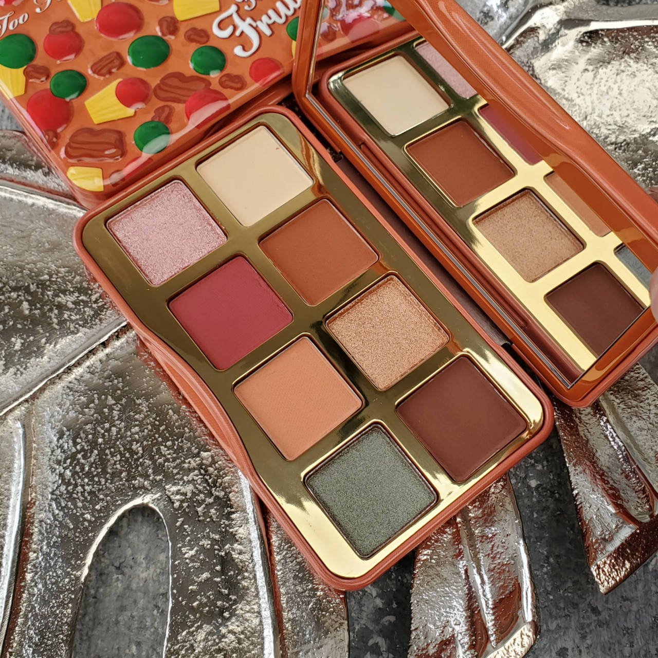 

Палетка теней Too Faced Forbidden Fruitcake