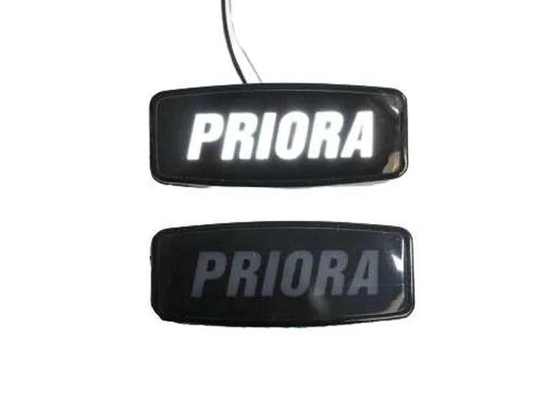

Диодные повторители поворота для Лада Приора с надписью «PRIORA» белые / желтые
