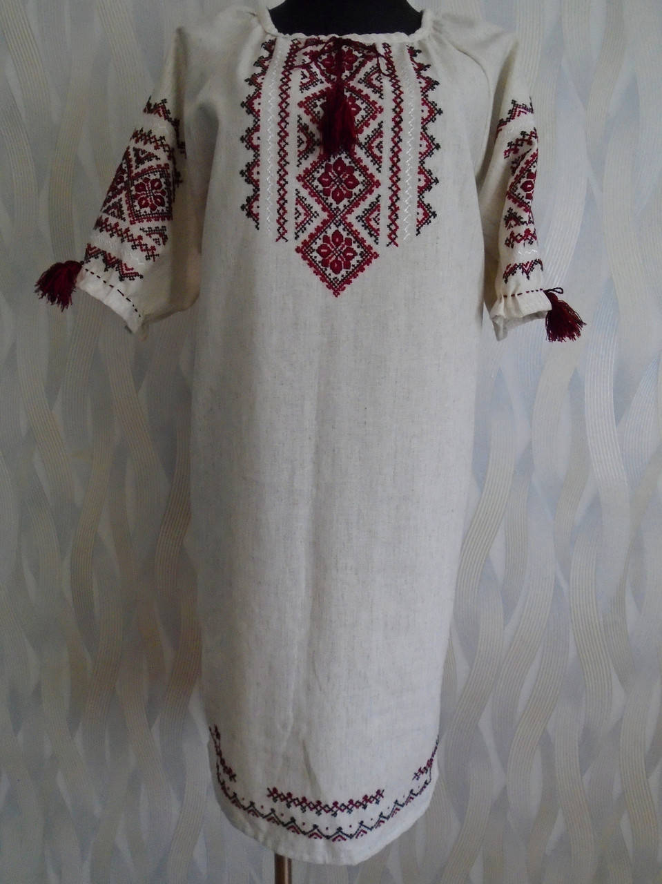 

Платье - вышиванка на сером льне размер L, Серый