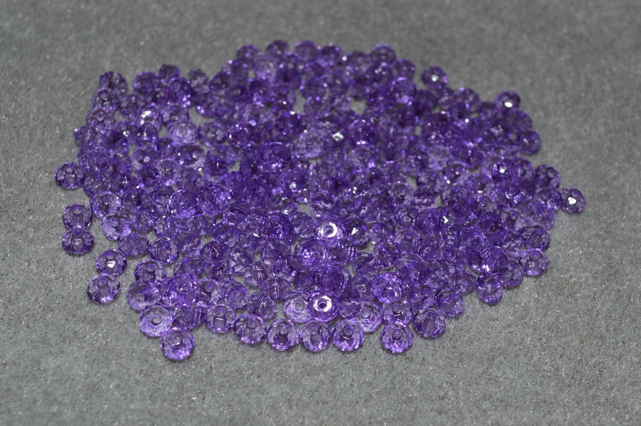 

Бусина граненая чуть приплюснутая 6 мм.