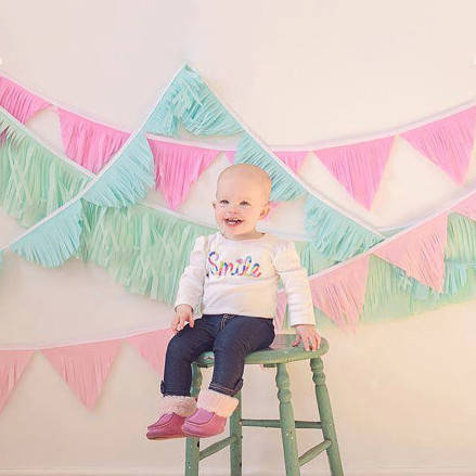 

Гирлянда праздничная 2 метра разные цвета (прямые, треугольники, полукруги)