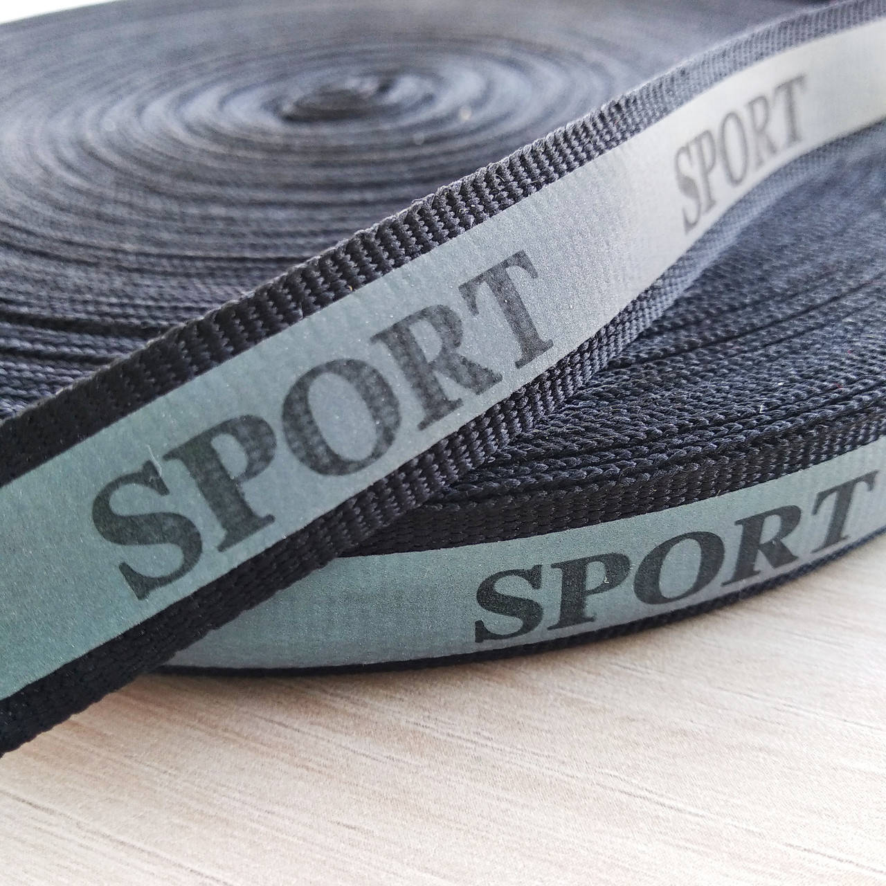 

Тесьма декоративная 1,5см черная со светоотражающей полосой и надписью Sport, Черный