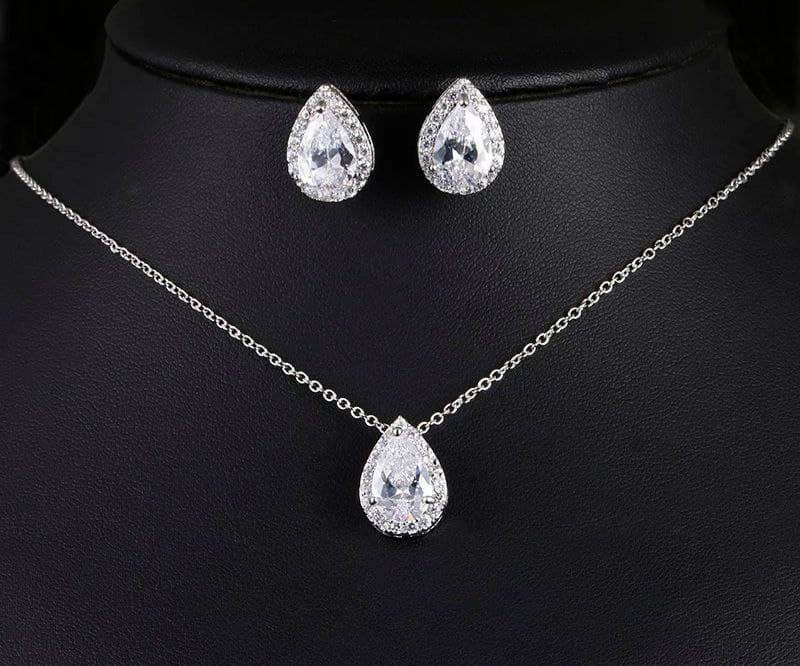 

Набор украшений бижутерия серьги кулон цепочка белый 8466