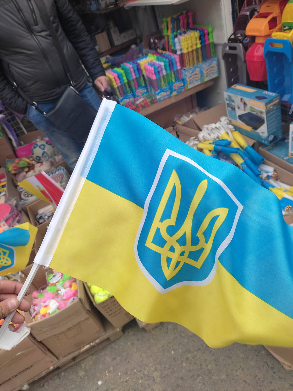 

Флаг Украины на машину