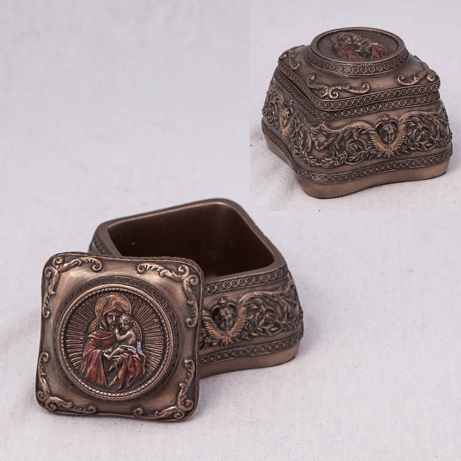 

Шкатулка Veronese Мария с Иисусом на руках 6х5 см 75928 A4, Красный