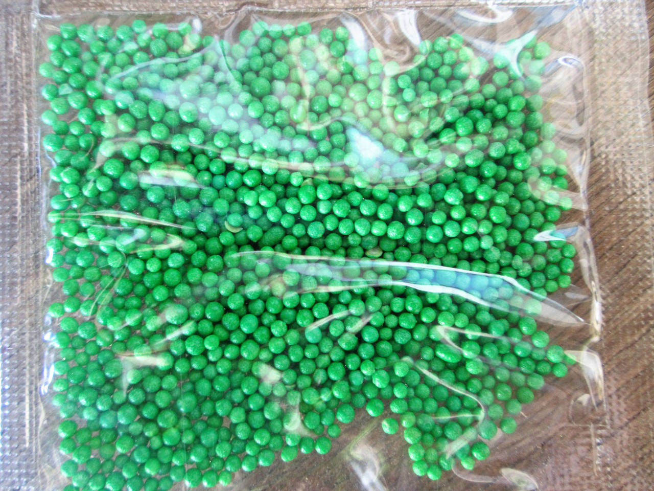 

Пасхальная посыпка горошек (зеленая)