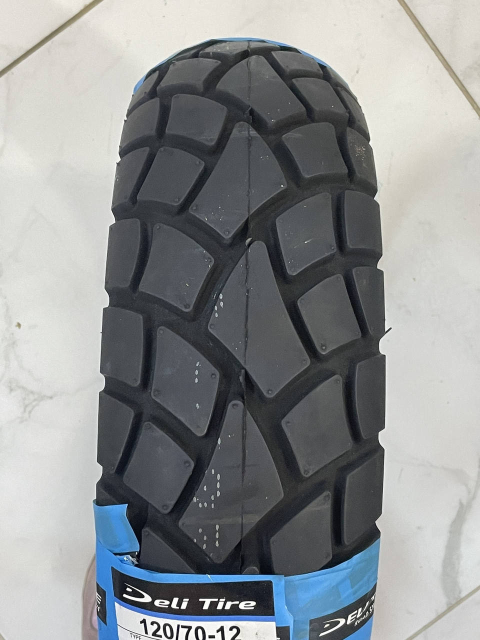 

Покрышка/мотошина 120/70-12 TL SB-117 Deli Tire, шоссейная Индонезия