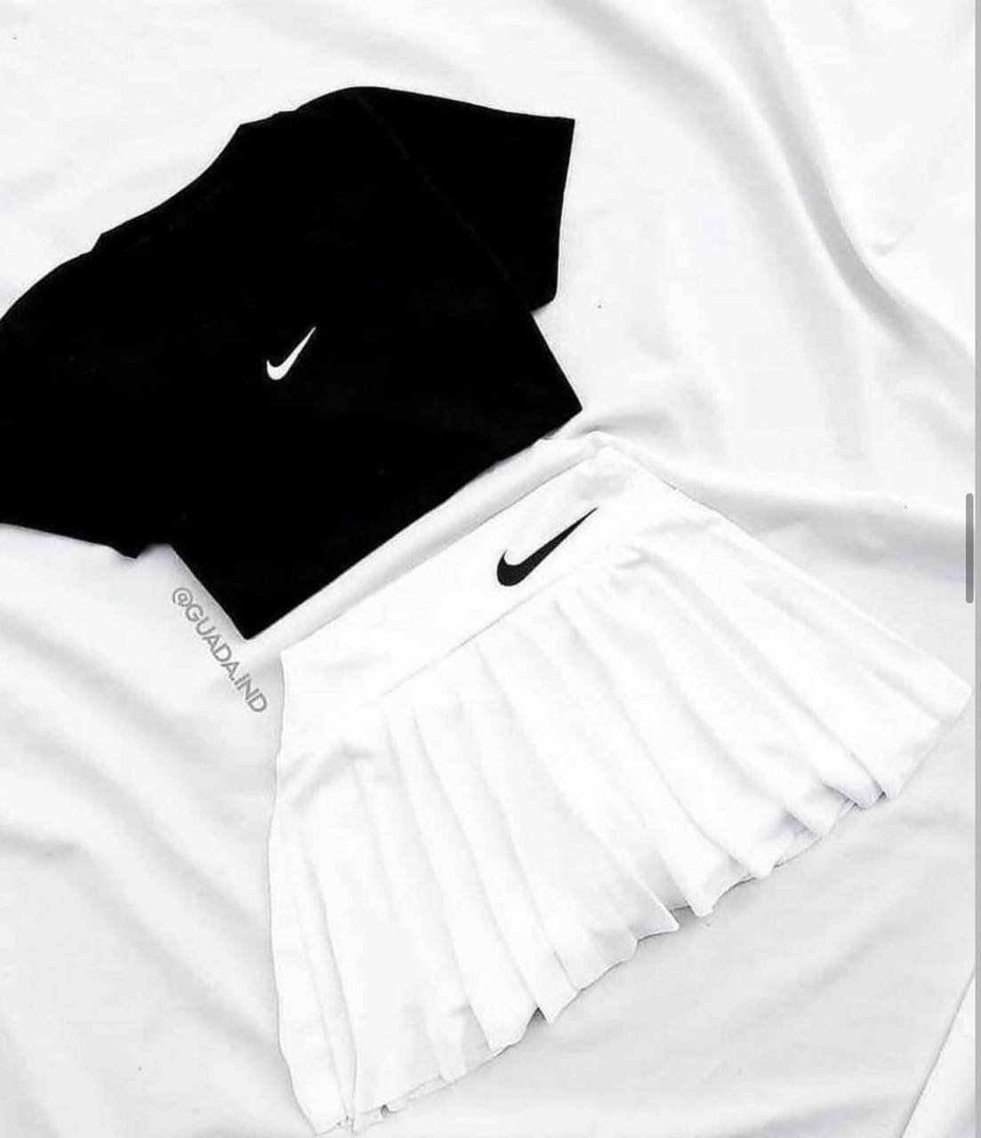 

Молодёжная плиссированная юбка-шорты Nike чёрный, белый , 44