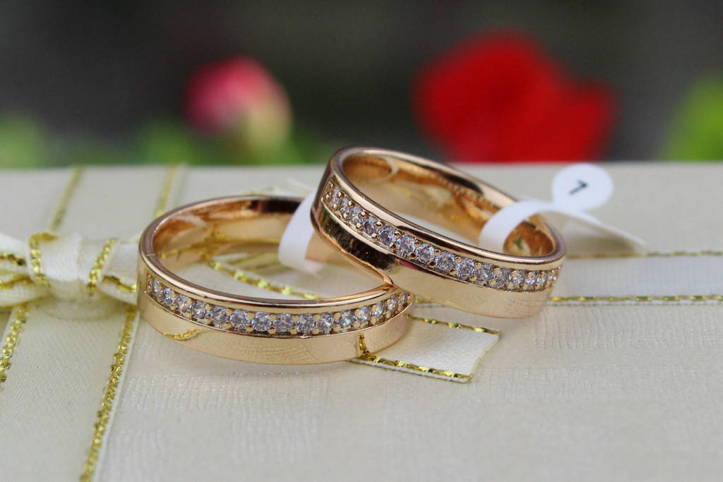 

Обручальное кольцо Xuping Jewelry с камнями 5 мм 21р золотистое 21