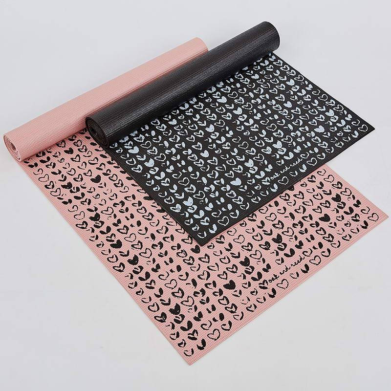 

Коврик для фитнеса и йоги двухслойный Cloth 0183: толщина 4мм, размер 1,73х0,61м (2 цвета)