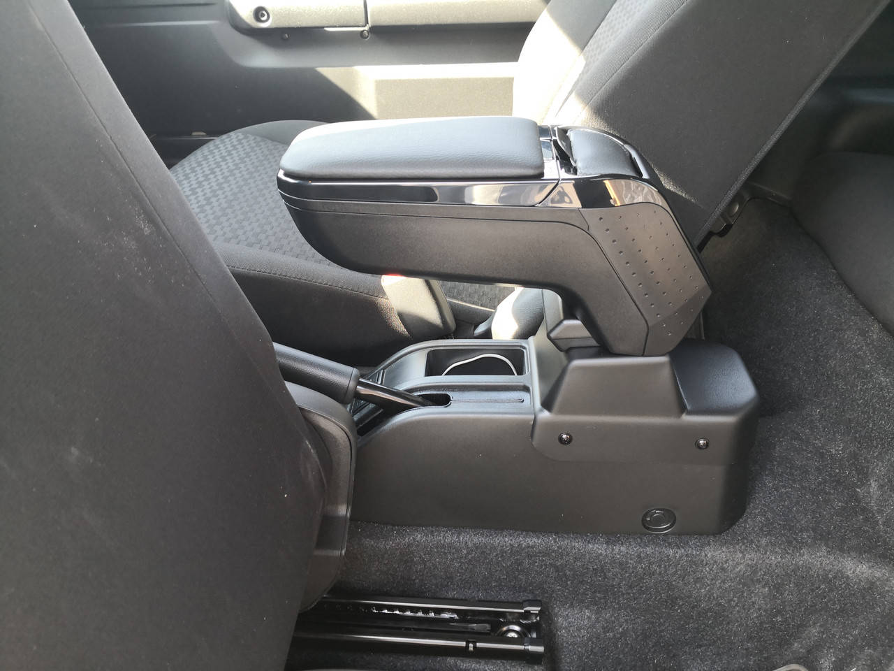 

Подлокотник Suzuki Jimny (Сузуки Джимни) 2019-2022 Armster 2