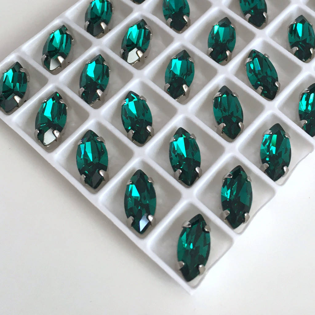 

Кристаллы в оправе LUX. Маркизы 5х10 мм. Малахит (зеленый). Цвет оправы: серебро. Цена за 1 шт.