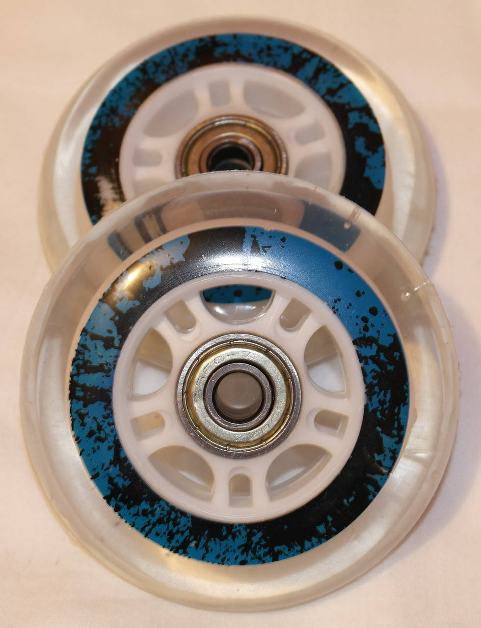 

Колесо для Роликов UNI PU 80мм 82A прозрачное с синей полоской с 2 подшипниками Abec7