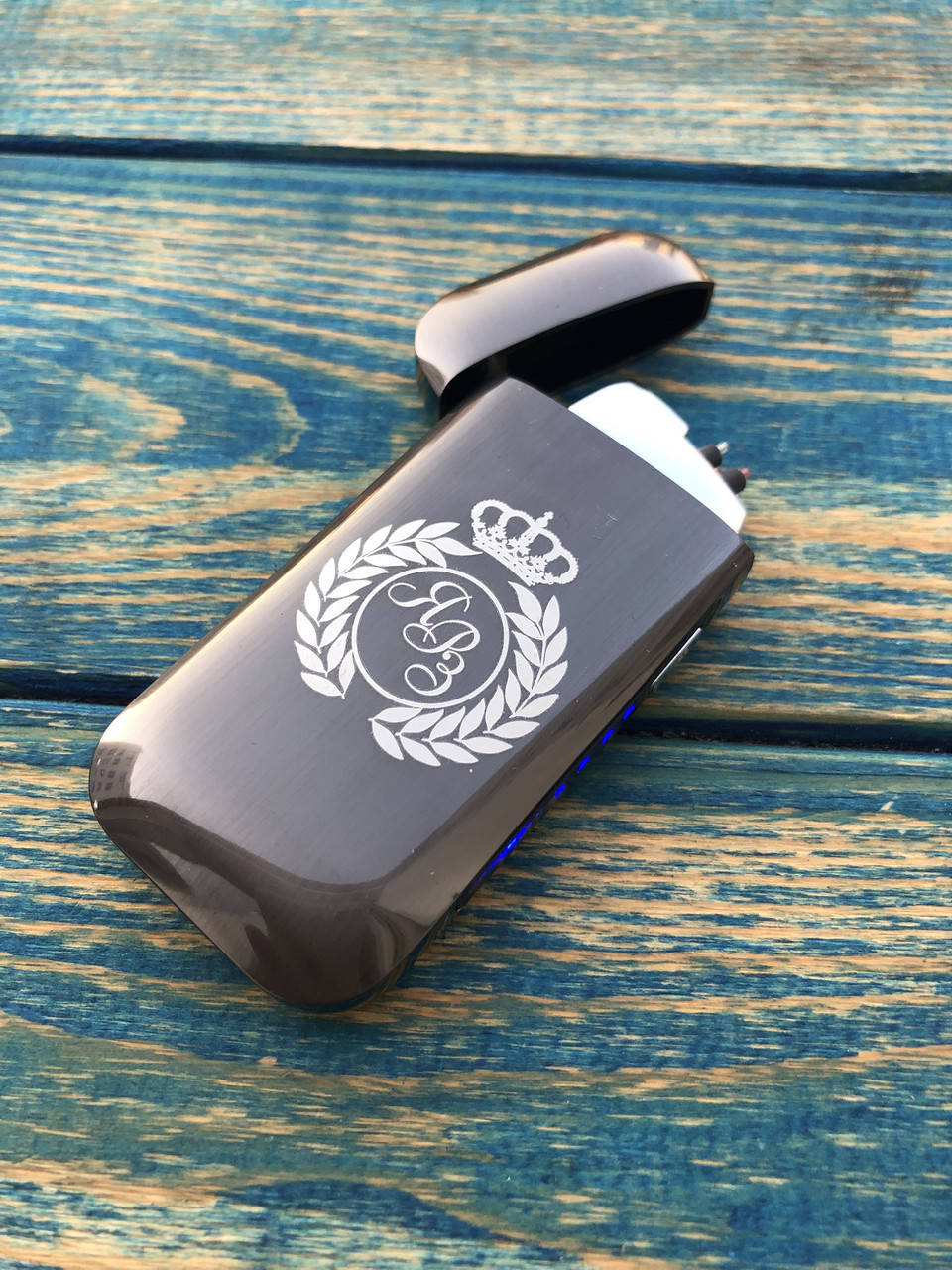 

Импульсная USB зажигалка 2 дуги с гравировкой на заказ. Черная, Черный