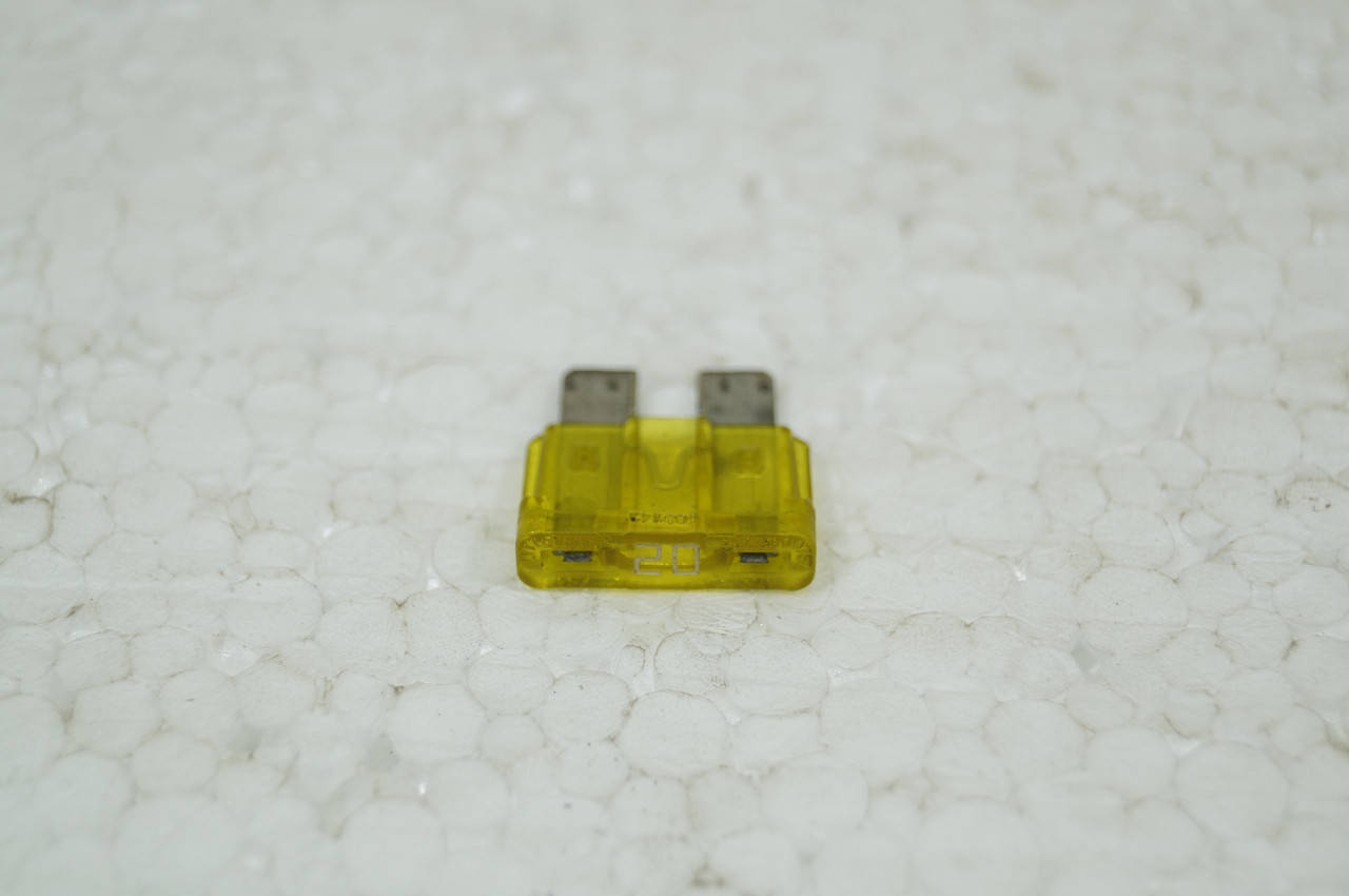 

Предохранитель 20А max. 7700410576. Б.У