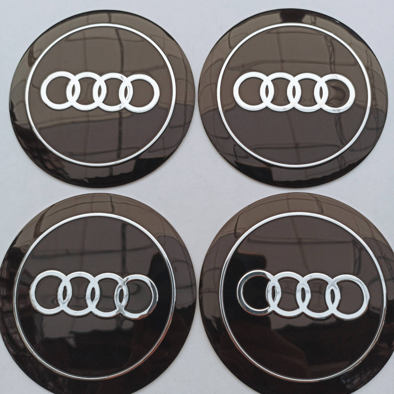

Наклейка выпуклая на колпачок диска Audi 90 мм, Черный