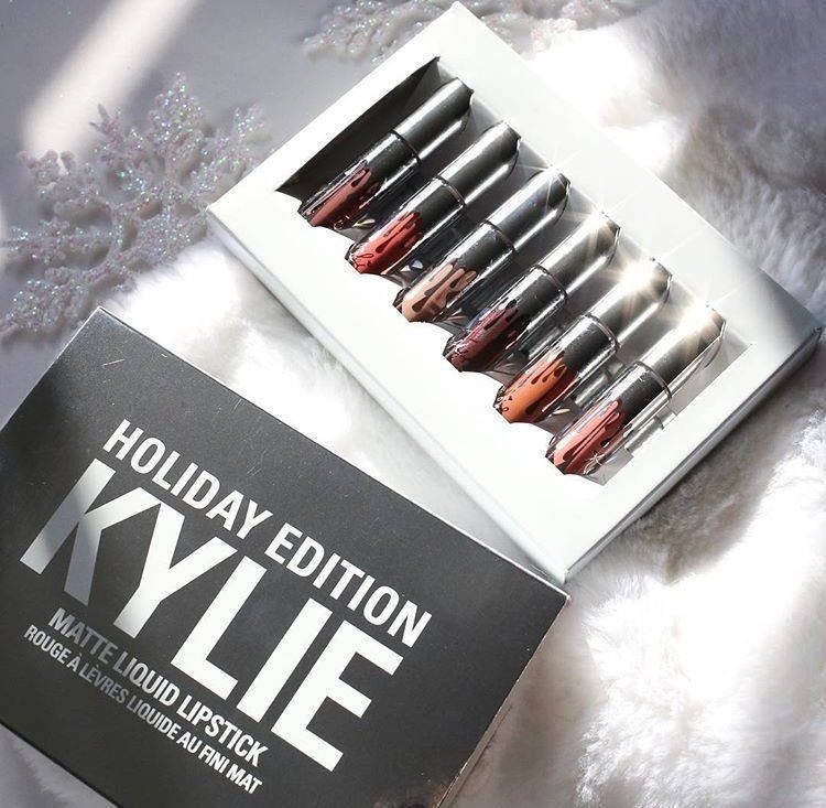 

НАБОР МАТОВЫХ ПОМАД KYLIE HOLIDAY EDITION 6 цветов в одном