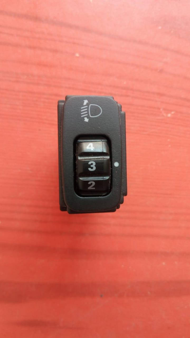 

Кнопка корректора фар MR190955 992347 Grandis Mitsubishi