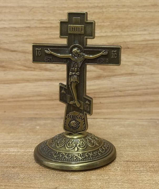 

Крестик из металла на подставке для машины или дома