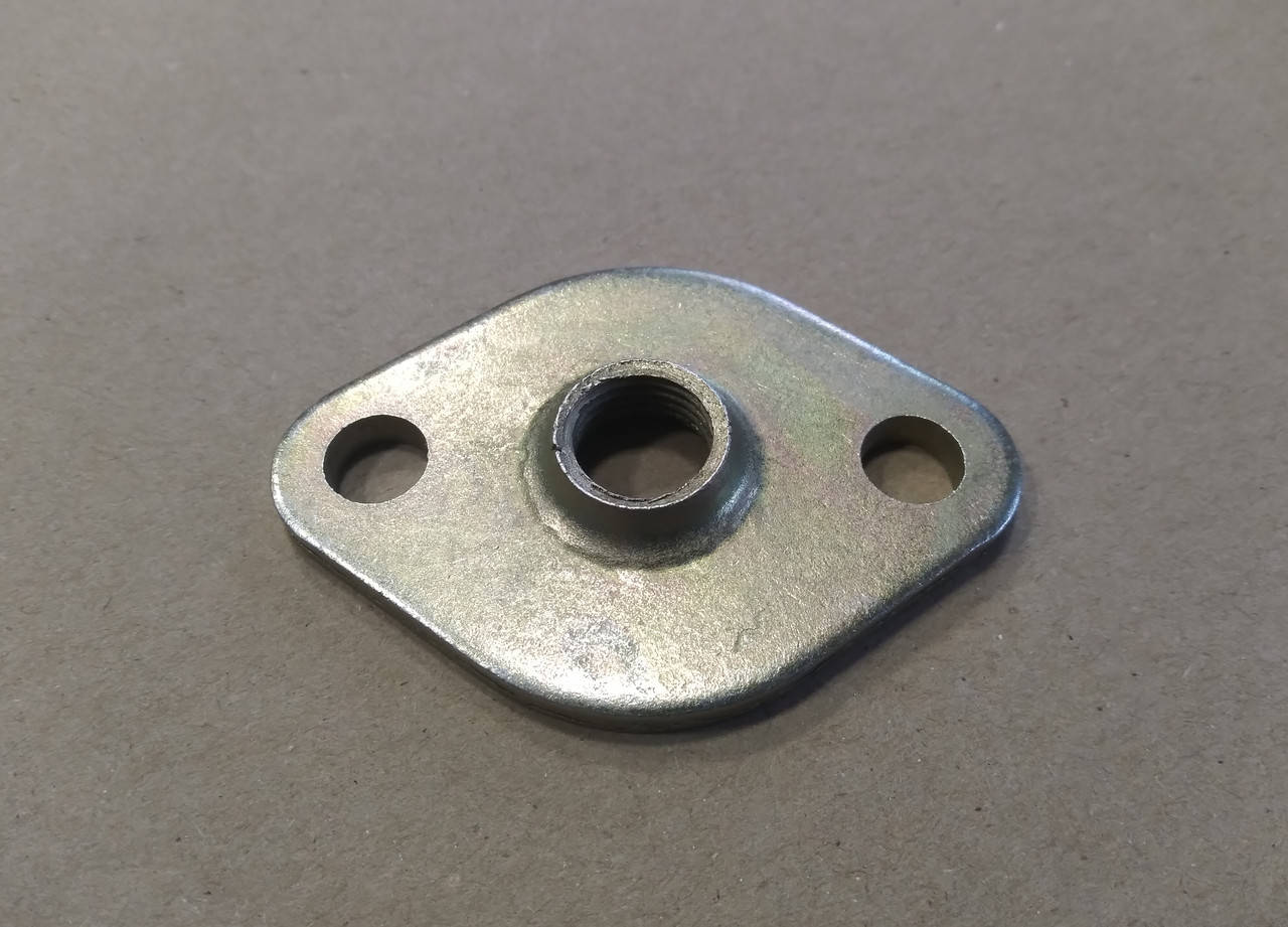 

Заглушка блока цилиндров ЯМЗ (с отверствием под краник) 236-1002404