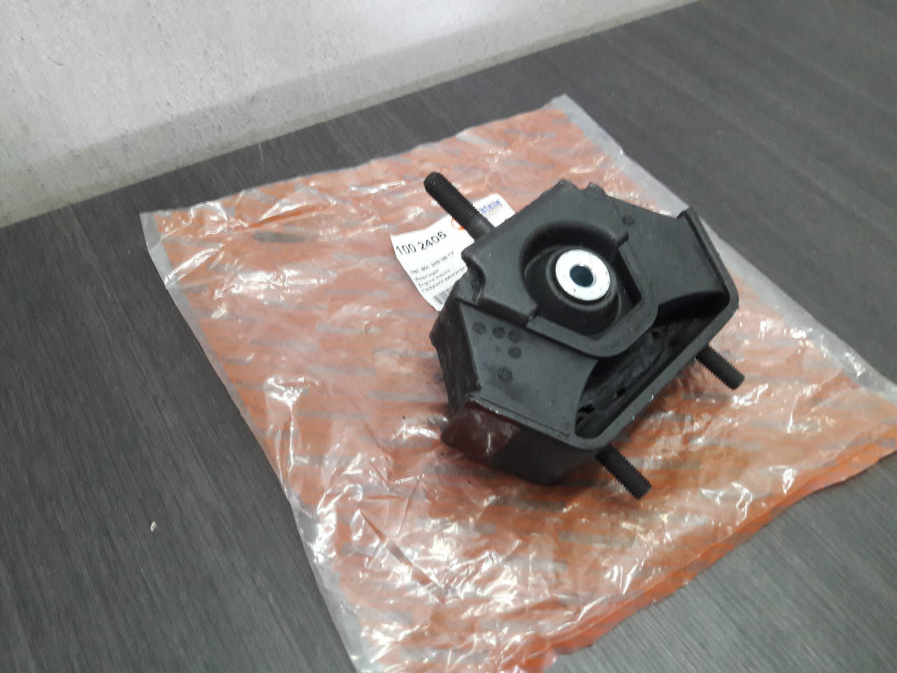 

Подушка двигателя AUTOTECHTEILE 100 2406 MERCEDES 207-410