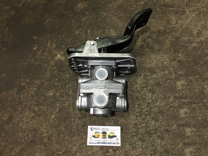

5320-3514108 Кран тормозной 2-секционный подпедальный КАМАЗ (с педалью в сборе)
