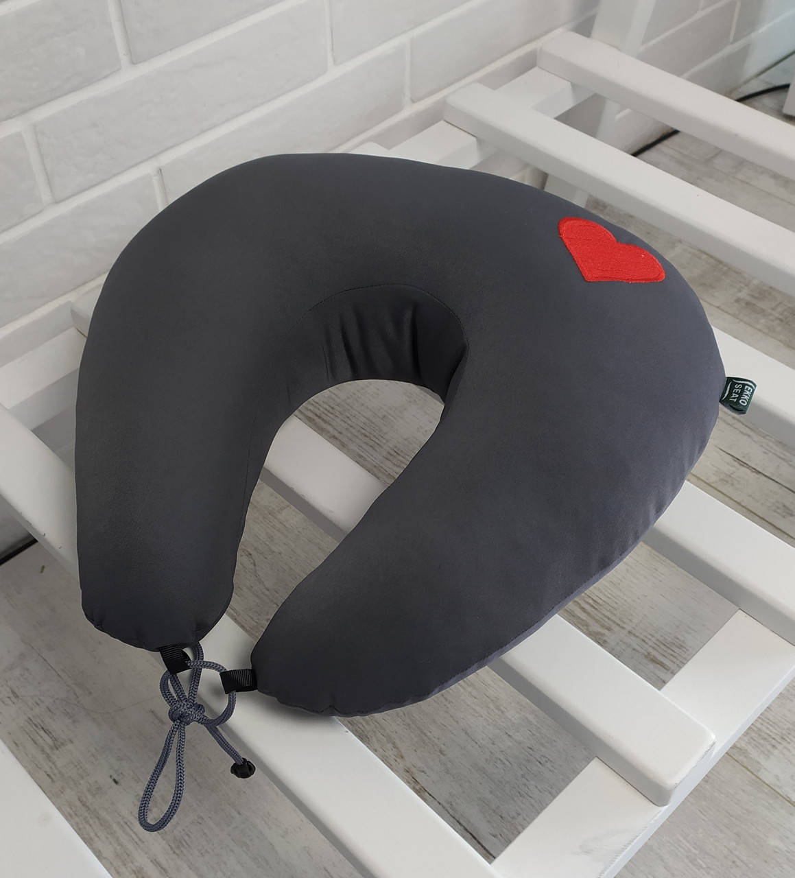 

Подарок для девушки. Нежность.Дорожная подушка под голову и шею EKKOSEAT. Серая. Оливка, Синяя.