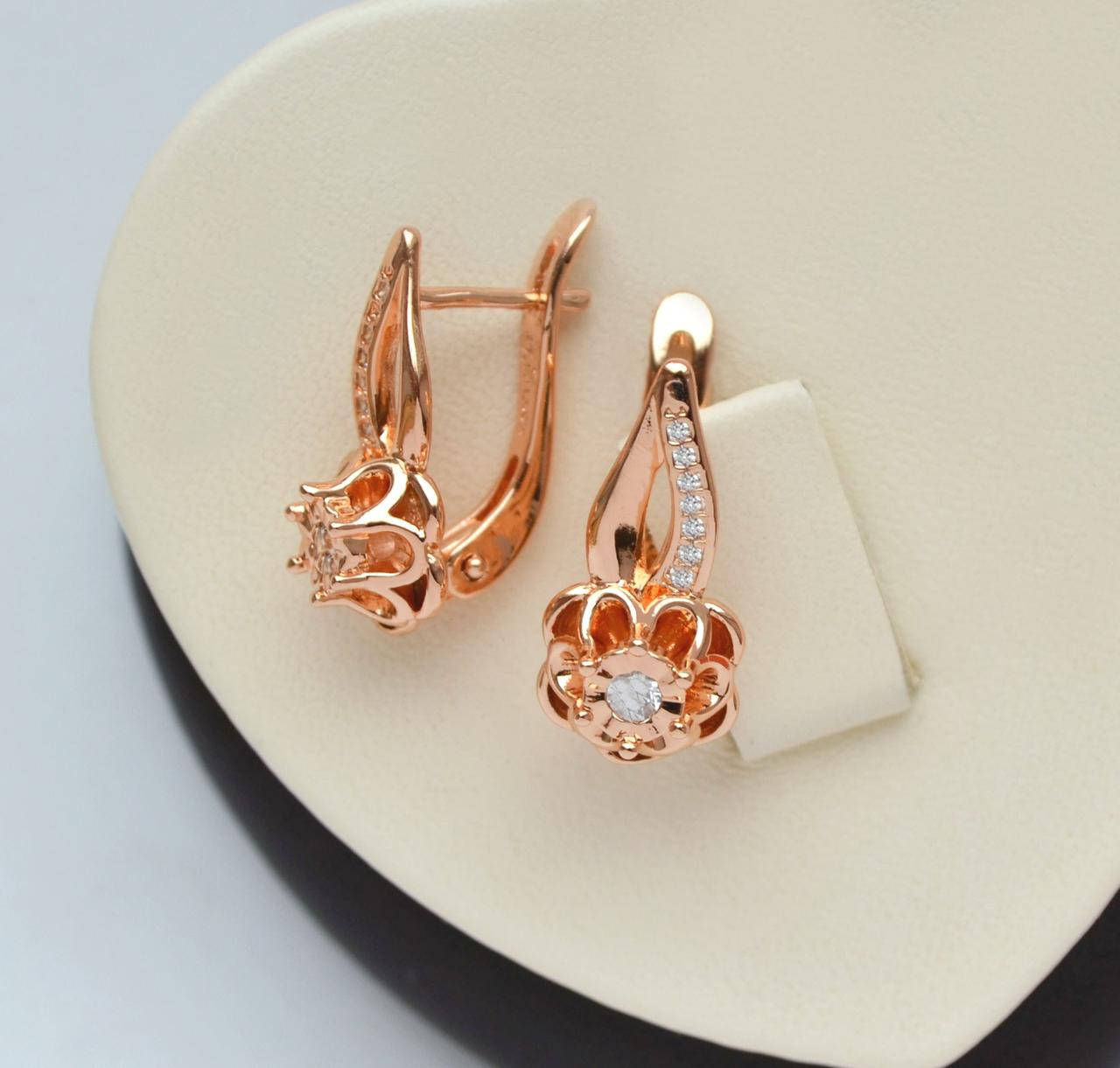 

Позолоченные серьги Цветы с белыми кристаллами.