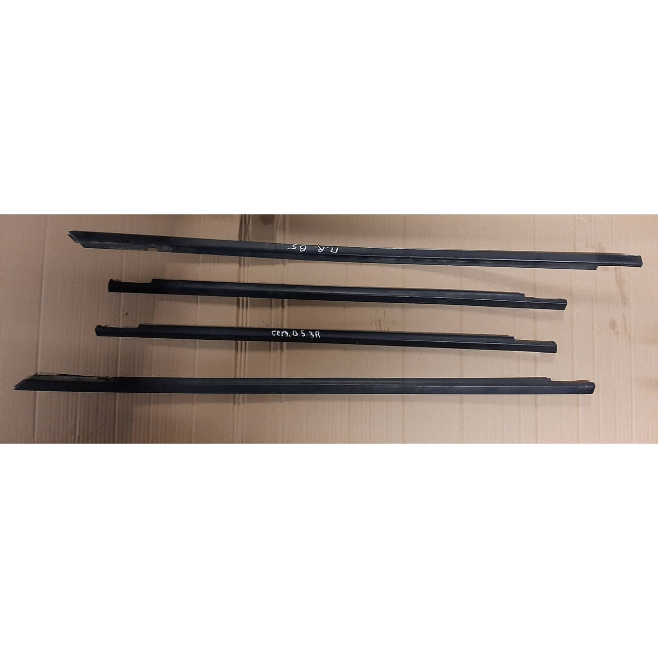 

Молдинг стекла Volkswagen Passat B5 седан