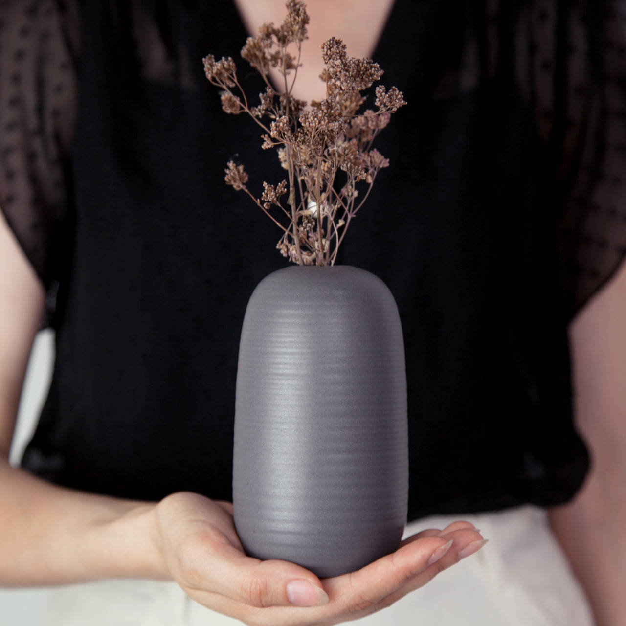 

Ваза керамическая настольная для цветов "VASE INSPIRATION" Серый мат. Rezon V2005