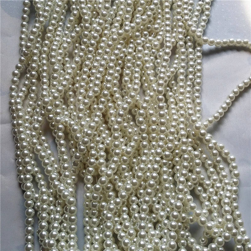 

Бусины жемчужные стекло 4 мм, упаковка 210-215 шт, цвет - молочный, длина нити 80 см.