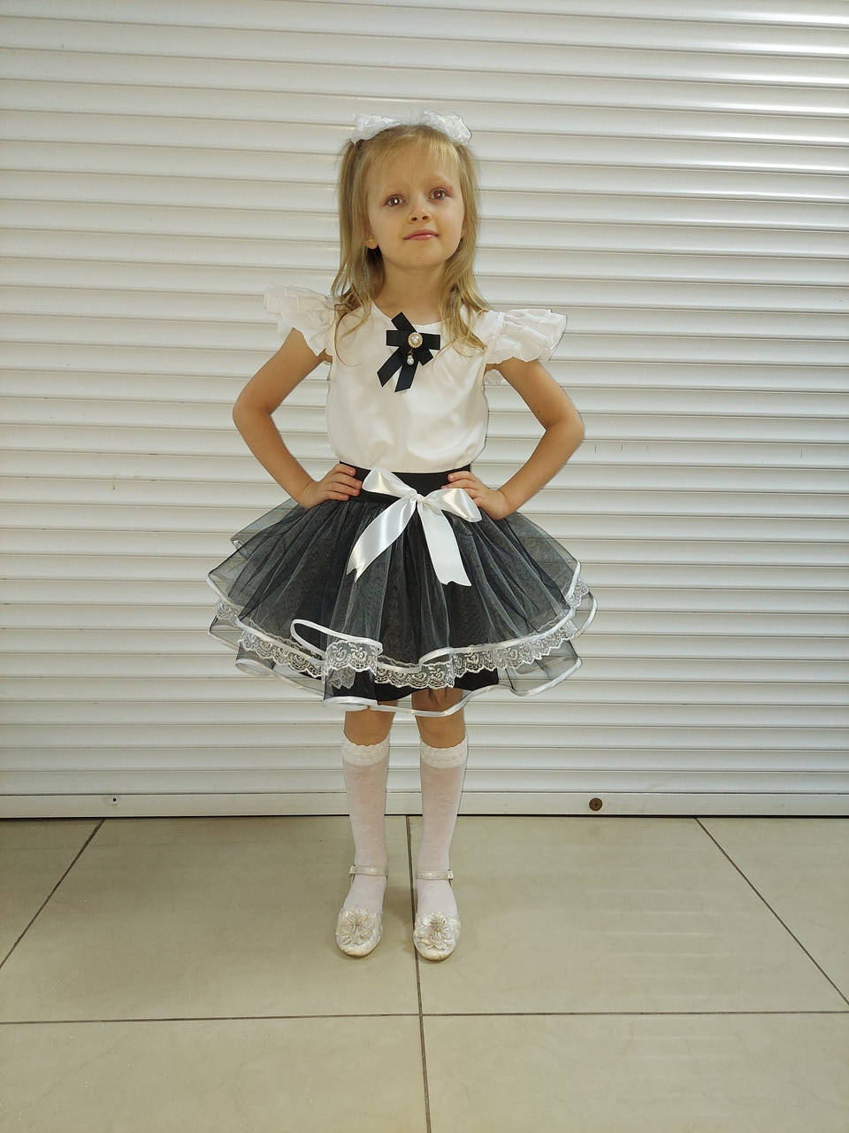 

Комплект школьной формы блузка короткий рукав и юбочка с кружевом 110-122