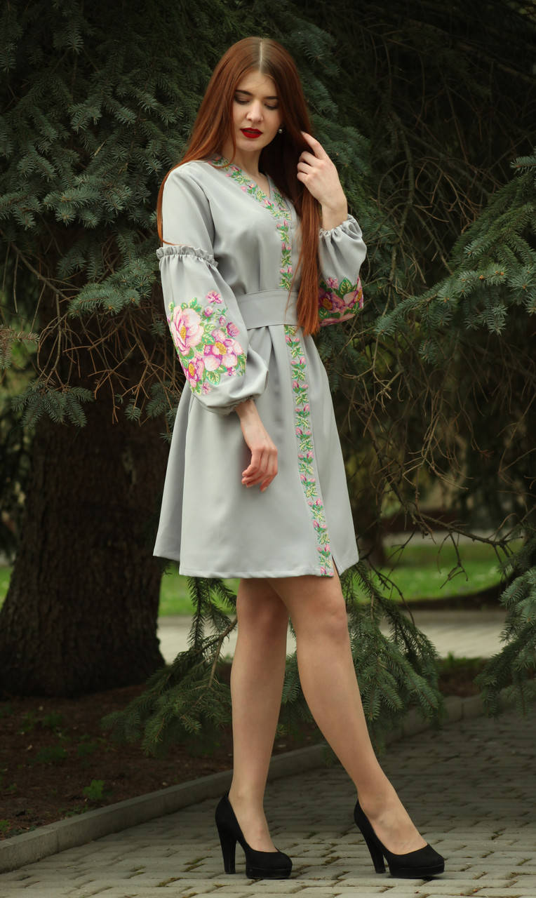 

Вышитое платье "Жанет" PJ-0007, Серый