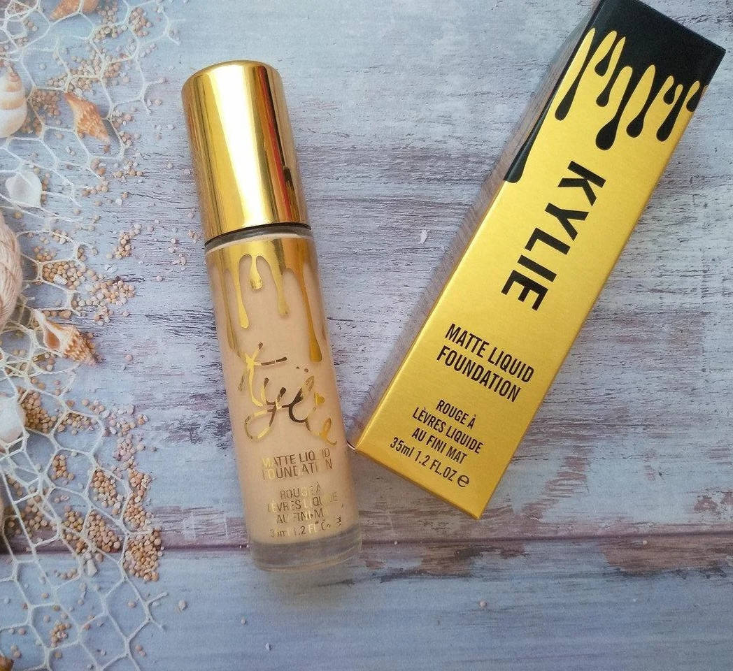 

Тональный крем Kylie Jenner Matte Liquid Foundation