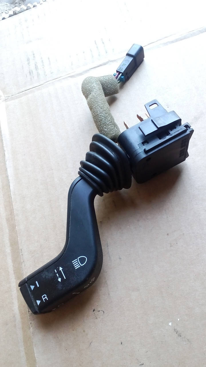 

Переключатель поворотов, круиз-контроля Opel Astra G, Zafira A, Vectra B, Omega B. 90560990.
