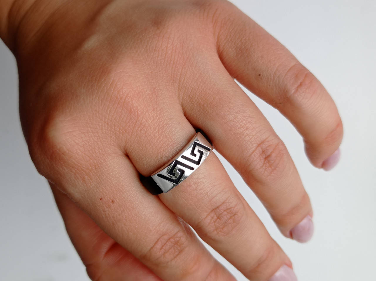 

Кольцо серебряное с Каучуком Серебро 925 Родий перстень Каучук Версаче Каучуковое кольцо Зигзаг