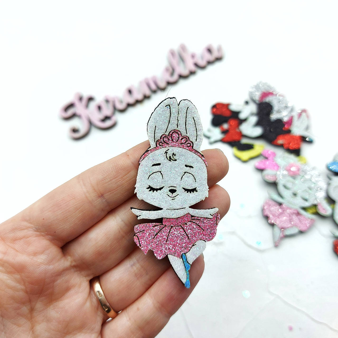 

Патч ЗАЙКА-БАЛЕРИНА РОЗОВА, 6.5*3см (СКЛЕЄНО)